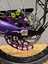 TWE sustiprinta galinio stabdžių disko apsauga SurRon Light Bee motociklui